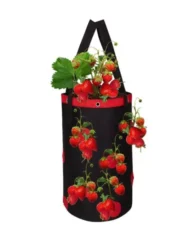Plantgrowbag hangend in zwart en rood met rode openingen voor planten